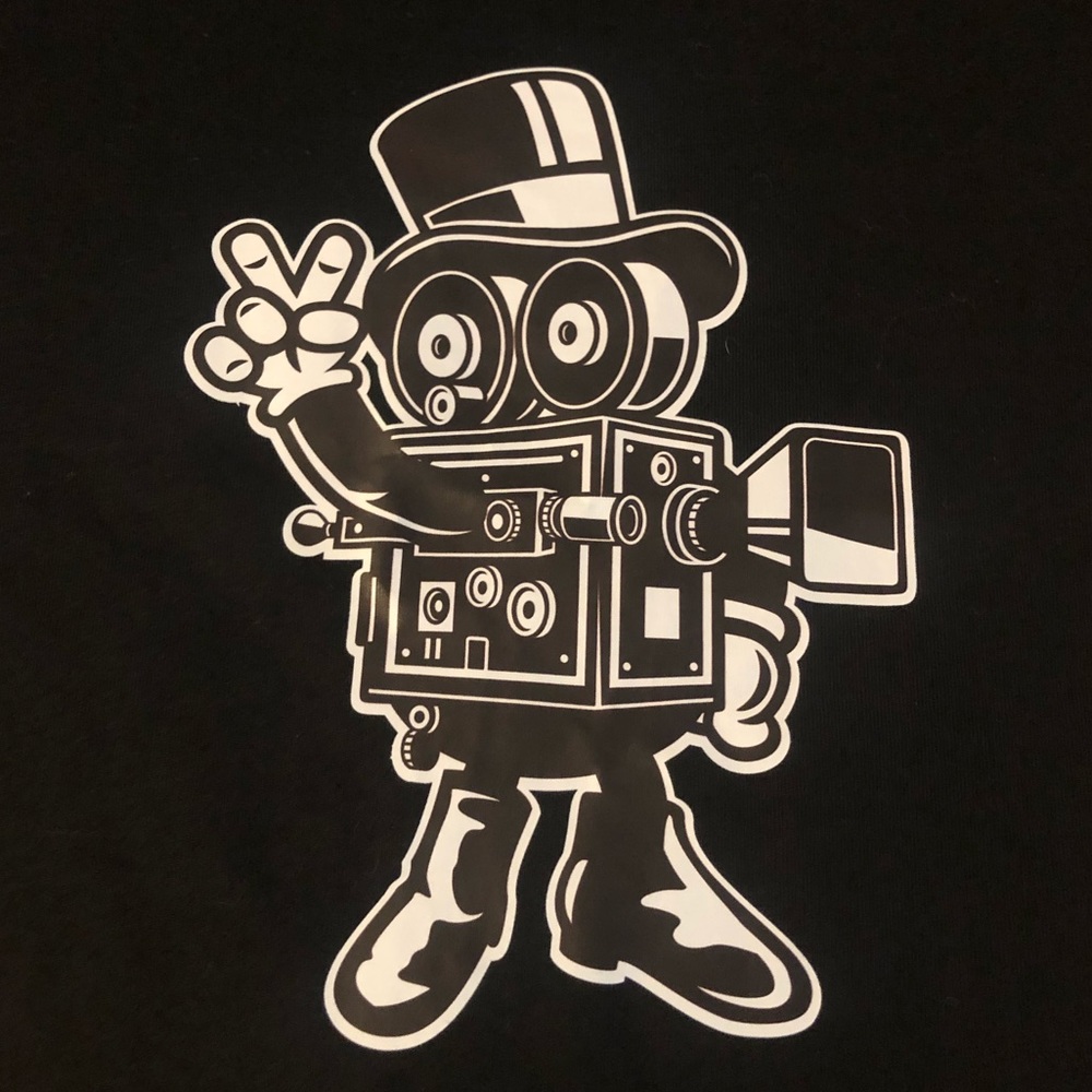 Hello, this is a shirt from Shein , In a Size L